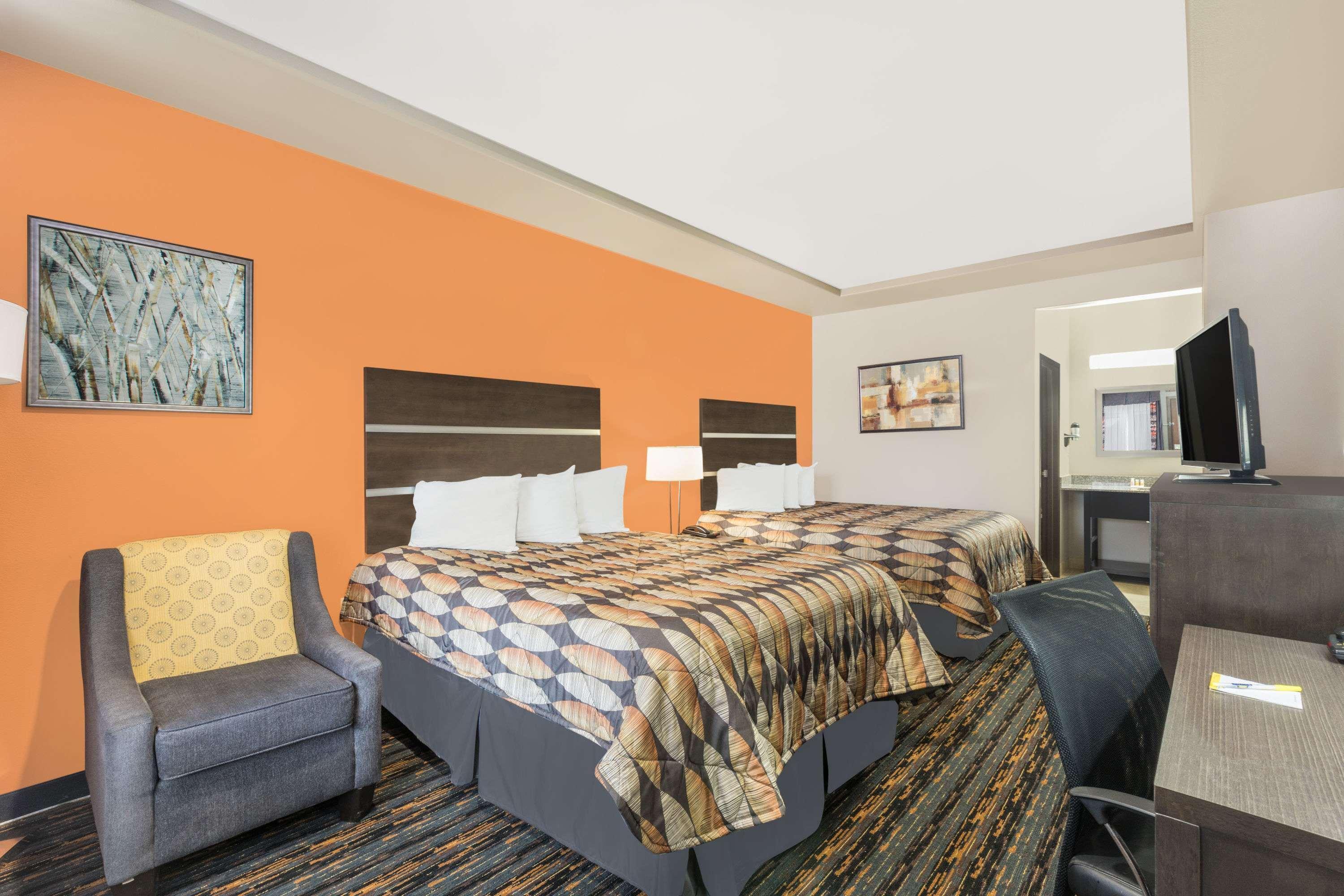 Days Inn By Wyndham Dilley Екстер'єр фото