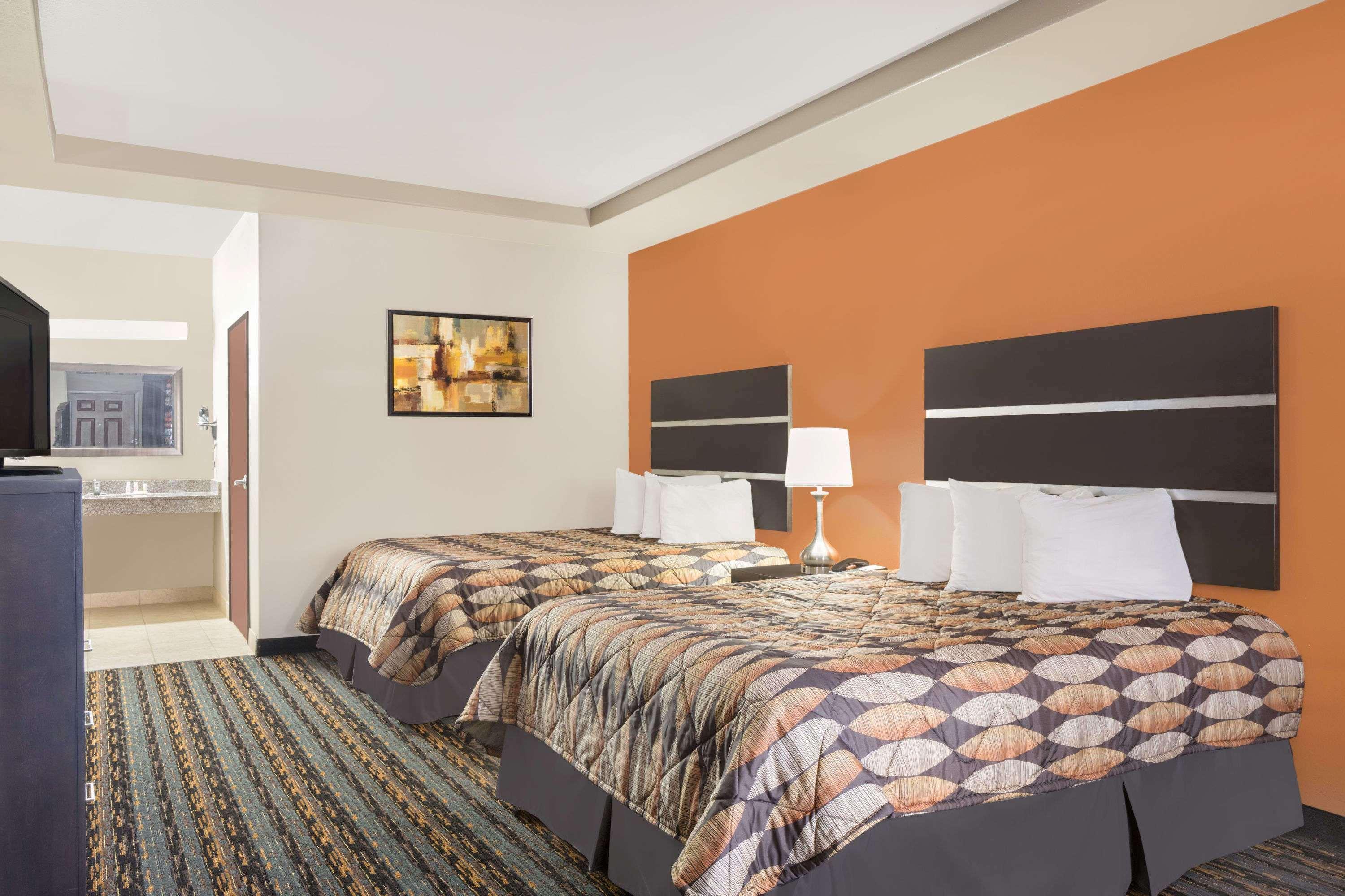 Days Inn By Wyndham Dilley Екстер'єр фото